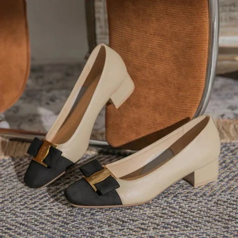 أحذية مسطحة نساء أنيقة لباس براءة اختراع جلدية قارب ساحة مربع إصبع قدم نسائي ربطة عنق zapatillas mujer 240312