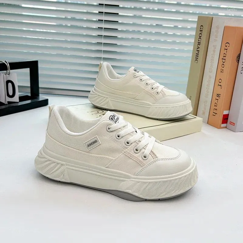 Buty swobodne Wysokiej jakości moda mała biała koreańska edycja Kobieta studentka gruba podeszwa podwyższona tablica sportowa