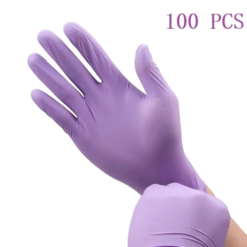 グローブニトリルグローブ使い捨てラテックスフリー試験手袋フードグレードキッチン防水アレルギーフリーニトリルグローブ紫色の女性