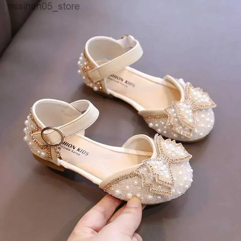 Sandaler eleganta barn Mary Shoes Spring Fashion Pearl Sweet Childrens lägenhet Sandaler Set Princess Wedding Dress Single Shoes Q240328