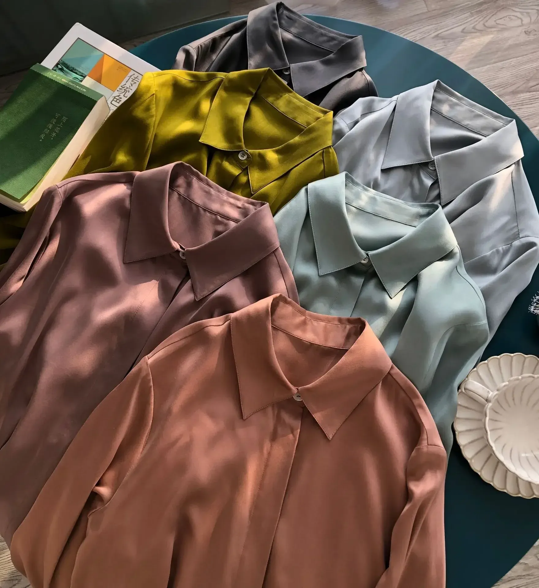 Dubbel sandtvätt tungvikt Silk Solid Women's Summer Shirt Simple Basic Edition Silk Long Sleeve Shirt