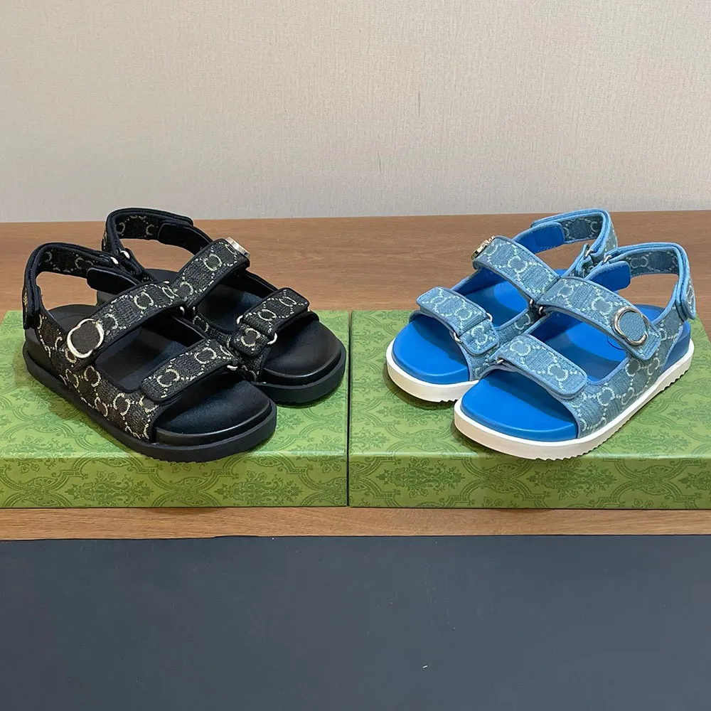 ○ DHgate Sandalias Planas De Diseñador Para Mujer Sandalias De Mezclilla  Damas: Sandalias Planas De Mezclilla Azul Claro Marfil Con Detalle De  Letras Estilo Deportivo Contemporáneo | Comodidad Flexible, image size:1000x1000