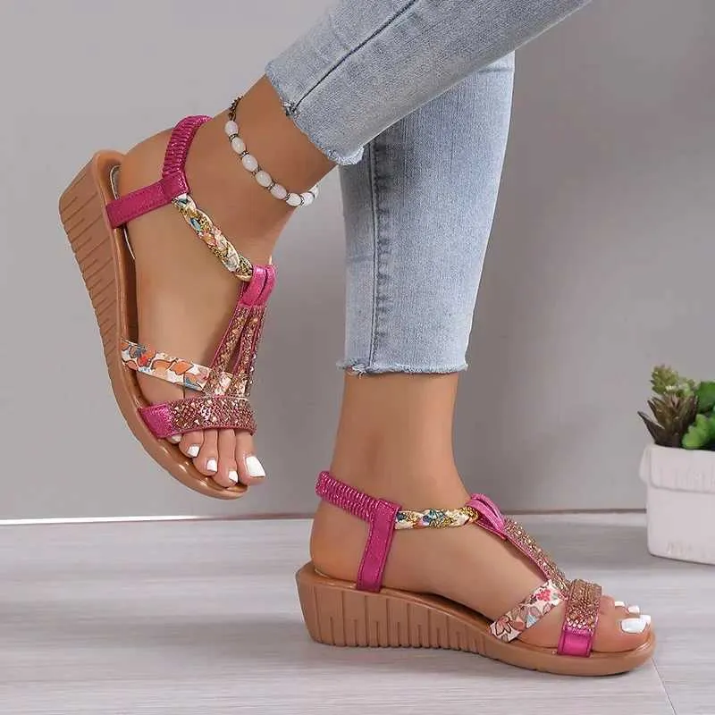 Sandalet kadın kama sandalet yaz bohem rhinestone eğlence platformu kadın ayak parmağı açık plaj ayakkabıları h240328d2lp