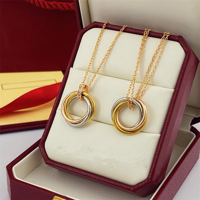 Trois tours Gold Collier CA Inravé Diamond Pendant personnalisé Colliers Designer Collier Classic Designer Bijoux Femme Mes Colliers de couple Colliers de fille Céde