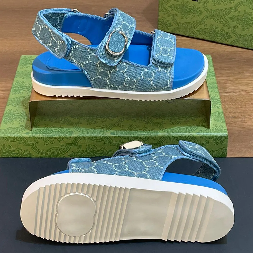 ○ DHgate Sandalias Planas De Diseñador Para Mujer Sandalias De Mezclilla  Damas: Sandalias Planas De Mezclilla Azul Claro Marfil Con Detalle De  Letras Estilo Deportivo Contemporáneo | Comodidad Flexible, image size:1000x1000