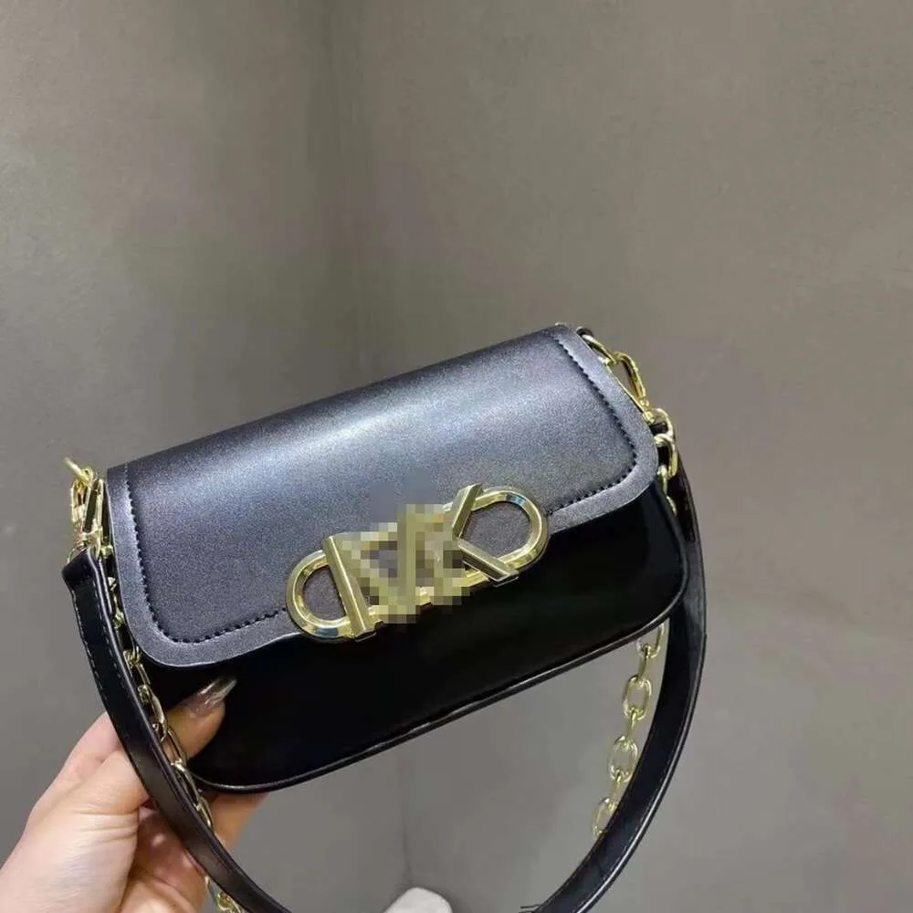 Mağazalar İhracat Tasarımcı Omuz Torbaları Erken Yeni Üst düzey Modaya Modeli ve Minimalist Crossbody Çantası Kadınlar İçin Tek Zincir Altındaki Koltuk