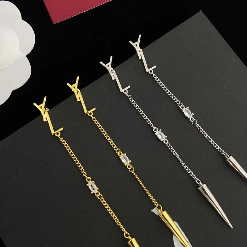Nya kvinnor Fashion Ear Studs Designer Jewelry Luxurys örhängen Kvinnor Earing Designers Chain Accessories With Diamonds For Party D2253V