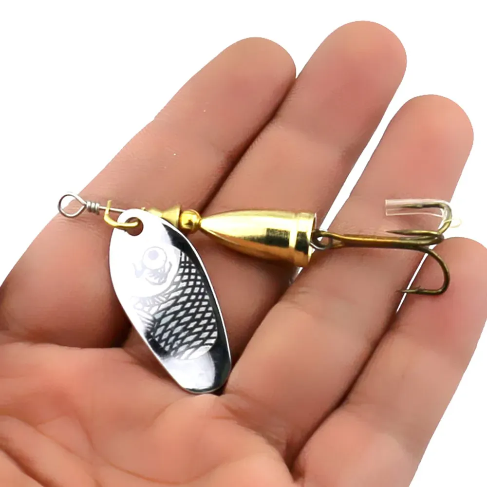 HENGJIA Metal Spinner Spoon Fishing Lure 7CM 8.5G Luminous hard bait with treble hook 6#hook Pesca fishing tackle