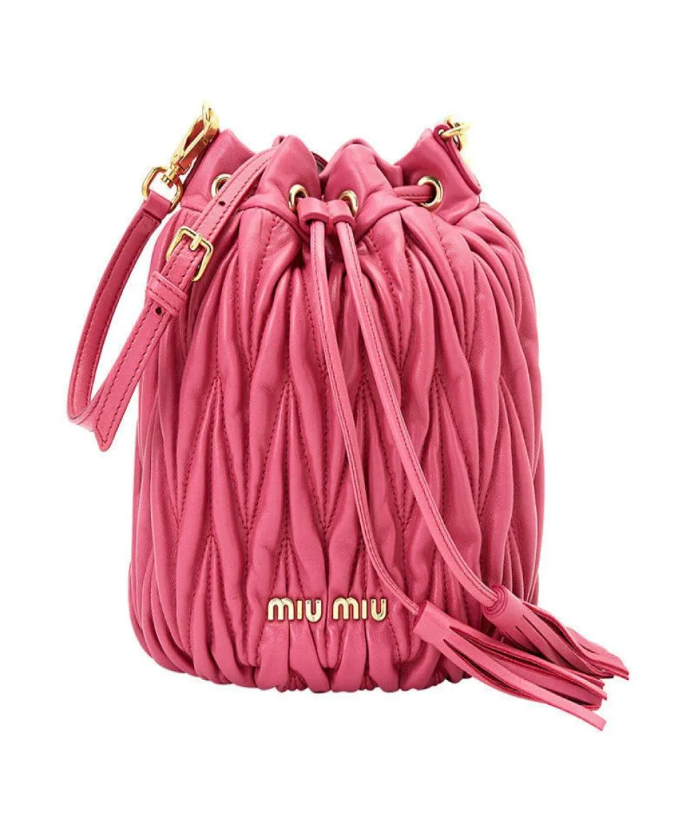 Miu women039s matase2021 nova bolsa balde plissada de pele de carneiro de ombro único bolsa mensageiro 5be0142895414