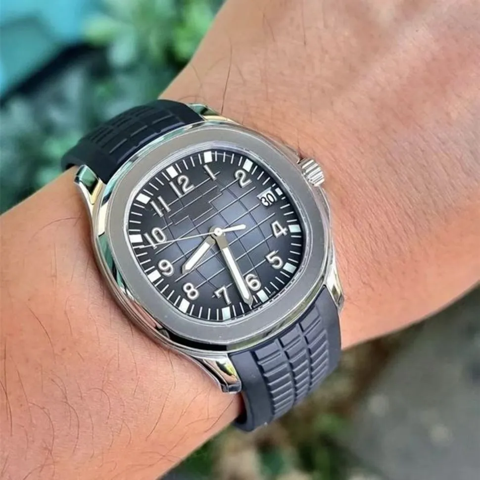 Mens Watches Sapphire 자동 Miyota 8215 Movement 40mm 편안한 고무 스트랩 5ATM 방수 Luminous Top Wristwatches Montr282x
