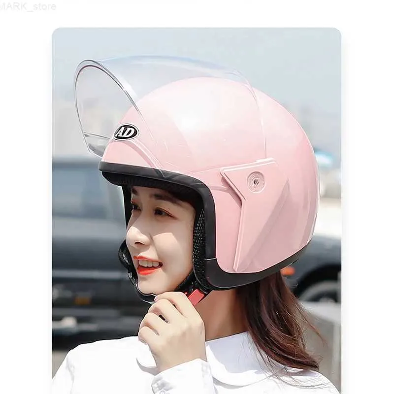 Hełmy motocyklowe AD165 Hełm motocyklowy Mężczyzna i żeńskie kaski ABS Materiał Letni Karmet Helmet Four Seasons Universal Summer Helmetsl204