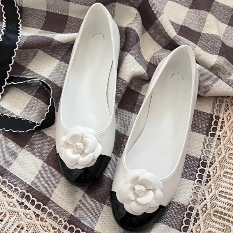 24 lente nieuwe lederen Camellia Fairy damessandalen beroemde vrouwelijke ontwerper merk sandalen luxe dames zachte klassieke dameszool hoge hakken