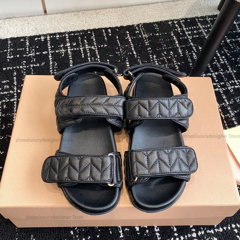 Topkwaliteit zomerstrand vrouwen platform sandalen slippers slides echt leer casual muilezels outdoor luxe ontwerpers zwarte mode schoenen met doos