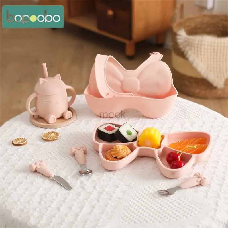 Kopjes Borden Servies Babyschotel Kopjes Kommen Borden en Lepels Set Cartoon Stropdas Borden Voedsel Siliconen Voerbak Antislip Baby's Servies Kinderproduct 240329