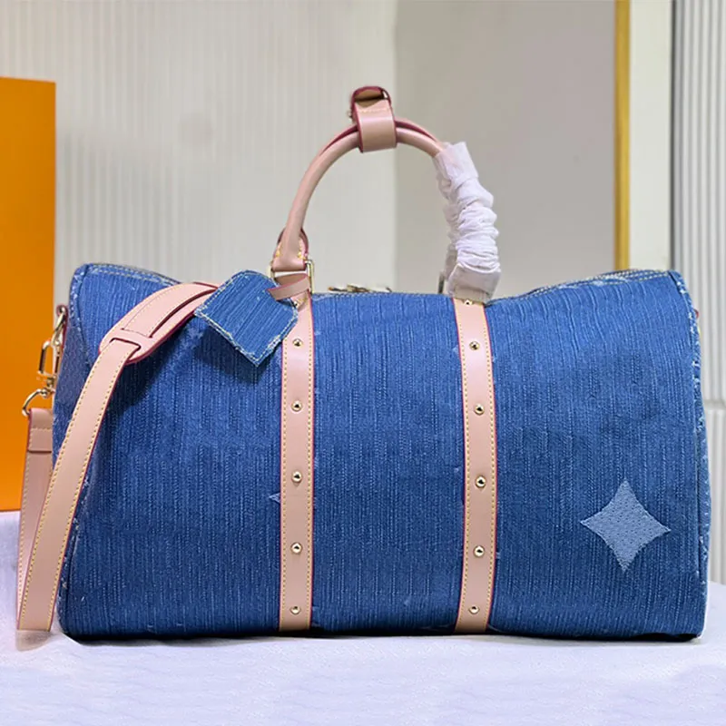 Sac de sport de créateur Sac de luxe Sac fourre-tout en denim Sac de bagage Sac Keepall Sac de week-end Sac à bandoulière design Sacs à main à glissière de haute qualité Matériel doré Bracelet en cuir