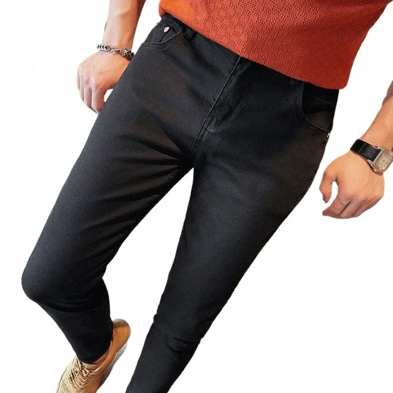 Pantaloni jeans neri / bianchi solidi elastici alti per abbigliamento da uomo 2023 Pantaloni casual in denim slim fit alla caviglia semplici All Match 913x #