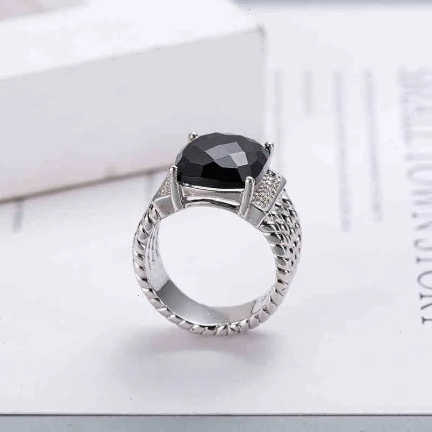 Band Rings 18K Gold Dy ed Wire Prismatic Black Ring Women Fashion Platinum Plated Micro Diamond Trend Versatile Rings Style302F