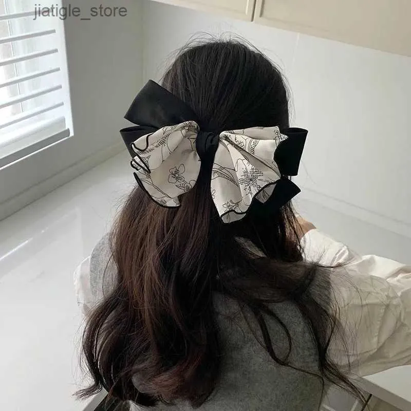 Hårklipp Vanika Nya kvinnor Sweet Print Bows Hair Clips Hairpins Barrettes Girls Elegant Pononyil Clip Headwear Summer Hair Accessories Y240329