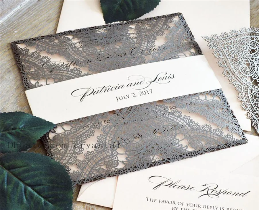 Mörkgrå Chantilly Lace Laser Cut Wrap Invitation Antique Square Laser Cut Wedding Inbjudan med Blush Insert och Belly Band3024038