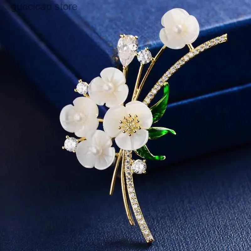 Stift broscher kändis stil skal plommon blommor elegant temperament bukett brosch blomma stift märke män och kvinnor klädtillbehör y240329