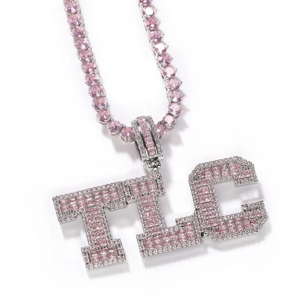 Collier avec pendentif en forme de Baguette rose, lettres solides, nom personnalisé, chaîne de Tennis glacée, bijoux personnalisés 275o