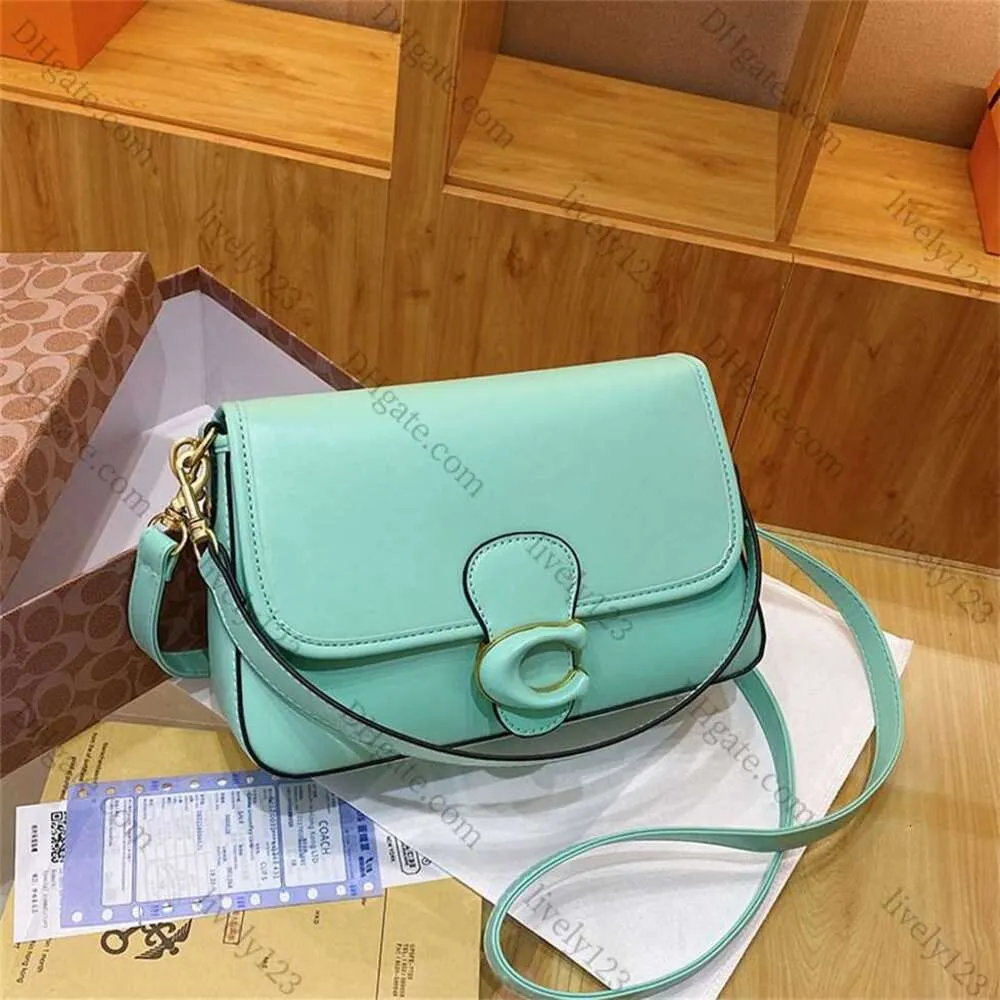 Chic Womens Shoulder Bag - Stylish Chain Bag, Solid Color  display picture 3