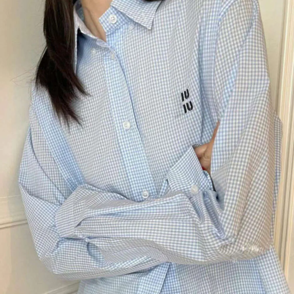 2024SS Designer -Shirts Frauen Hemd Modebrief Stickerei Bluse Langarm Langarm leichter Luxusmantel Tops eine Farbe