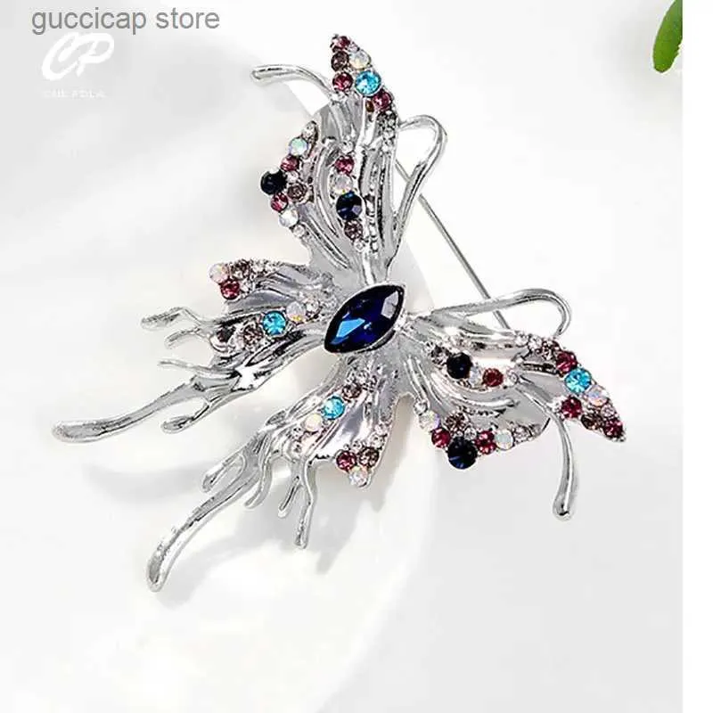 Pins Brooches Butterfly Small Personality High Grade Butterfly Pin Temperament Versatile Womens Rhinestone Corsage Brooch Y240329