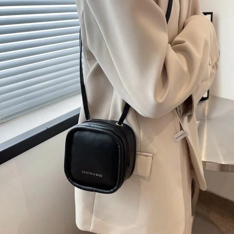 Bolsos de hombro Bolso pequeño retro Mujer Primavera 2024 Tendencia de moda Casual Versión coreana del lápiz labial cuadrado Solo