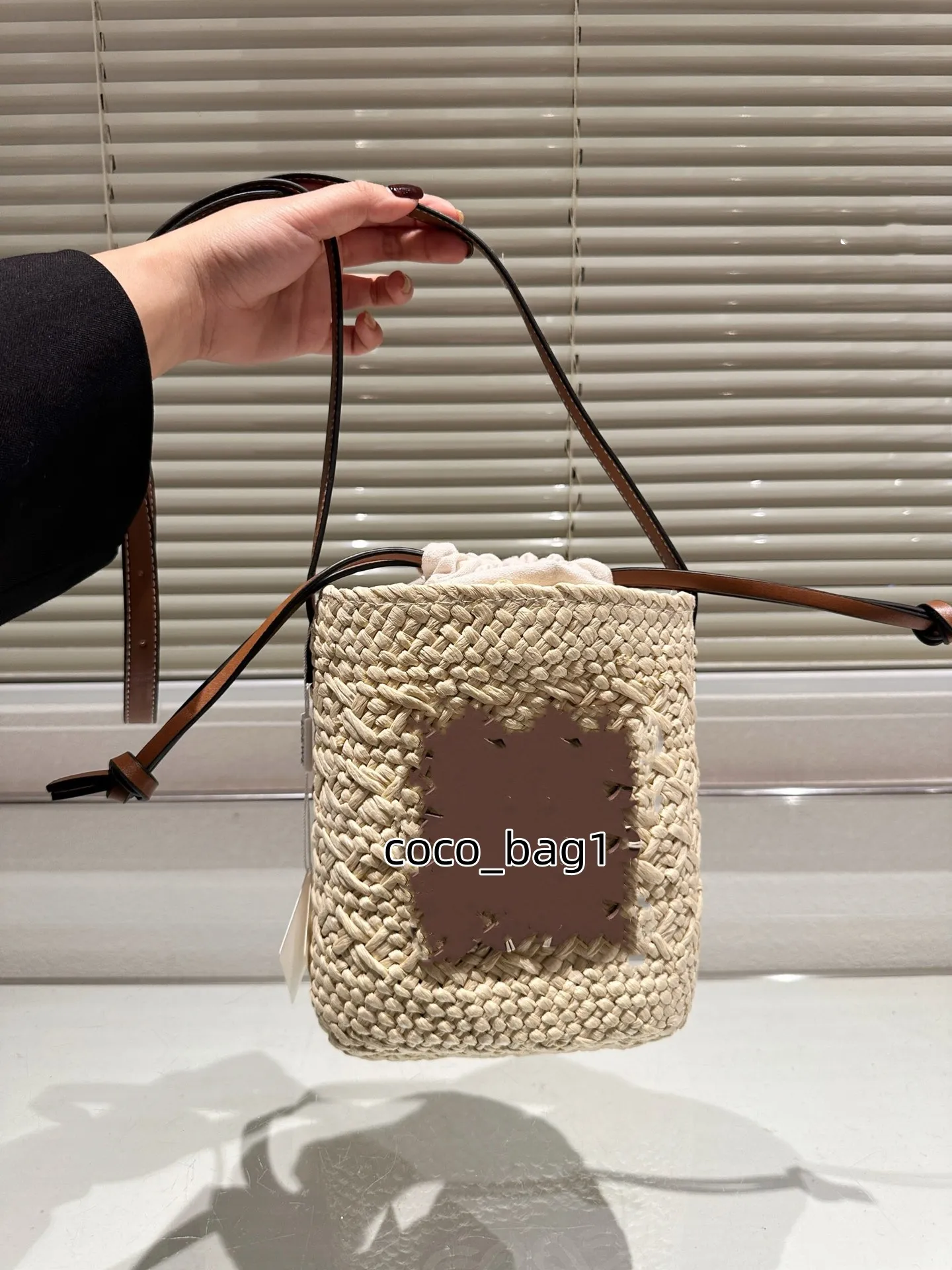 Соломенная мини-сумка-ведро, брендовая женская сумка, роскошный дизайн, женская сумка на плечо, женская сумка-ведро со скидкой, 2024