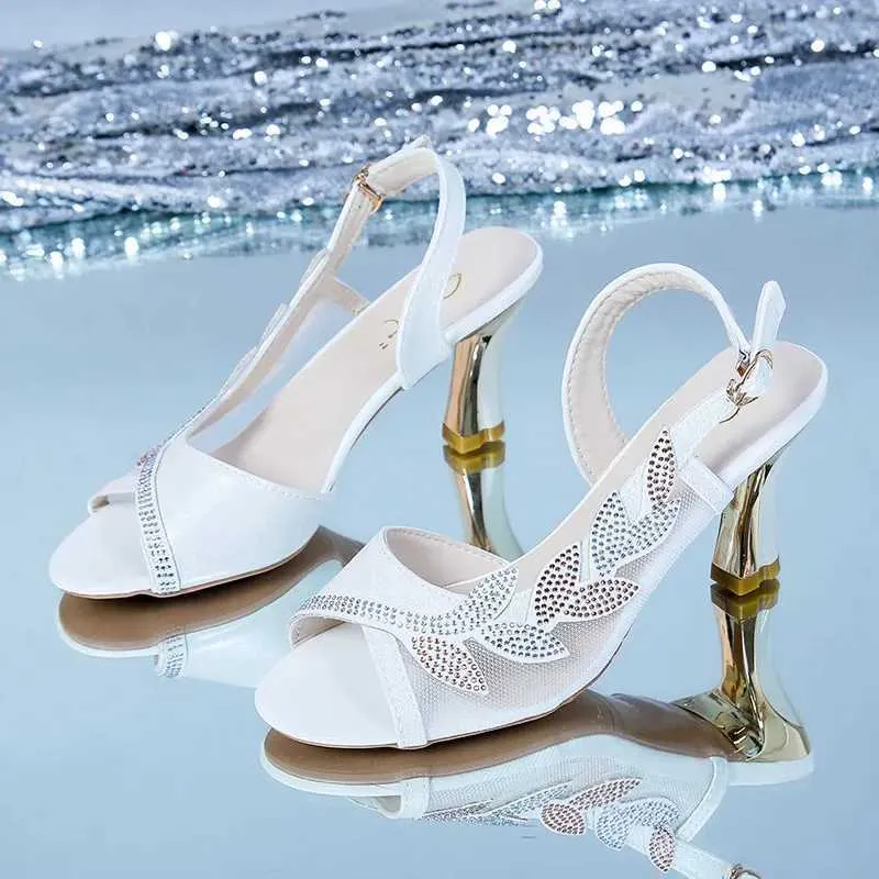 Sandálias femininas bombas de verão sandália bonito doce branco cristal redondo dedo do pé quadrado salto senhora sexy pérola deco conforto sapatos talon h240328zj23