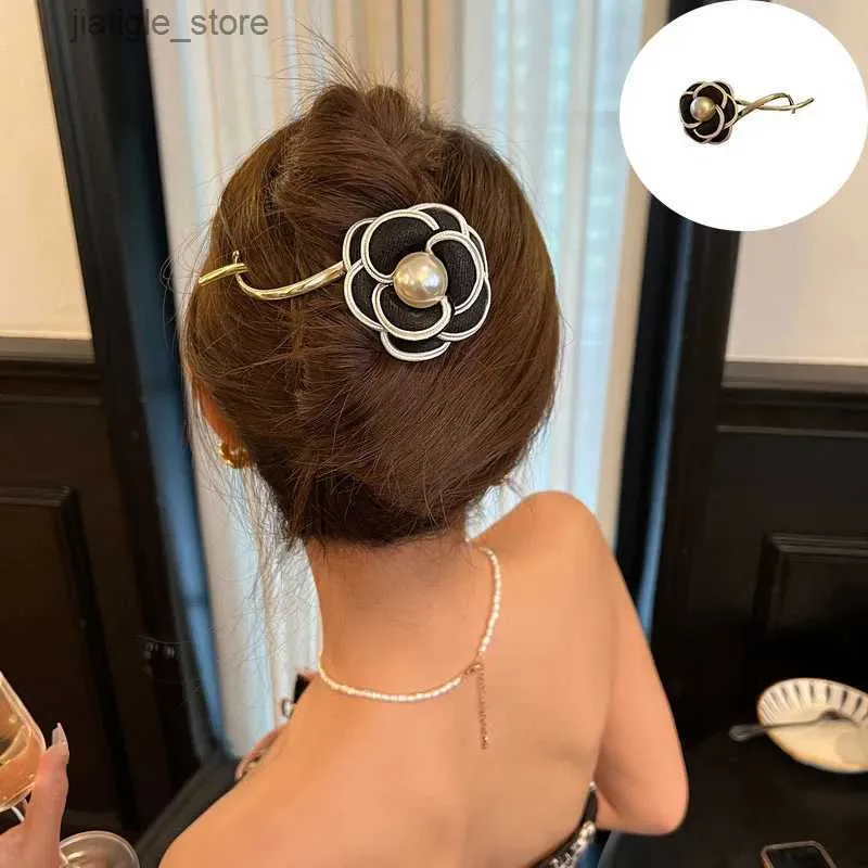 Hair Clips Elegant Camellias Hair Claw Clip for Women Hair Bun Hairpin Headwear Metal Barrettes Banana Twist Clips HAIR CLIP FOR GIRL tiara Y240329