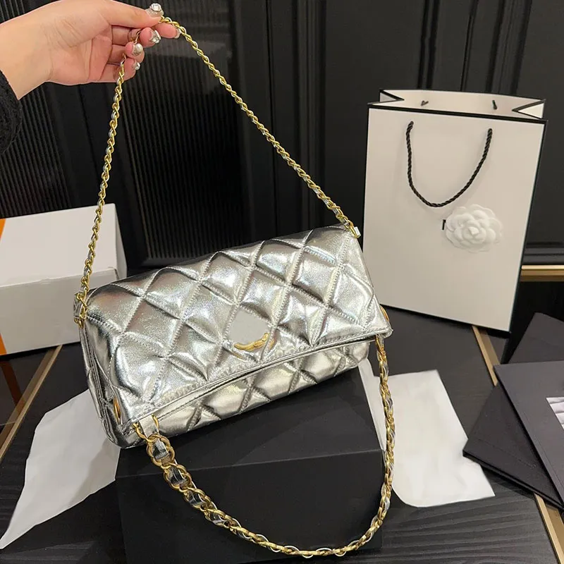 24P Diseñador de mujer Bolso hobo de pliegue mediano Cuero suave brillante Hardware dorado Cadena tejida ancha Enrejado de diamantes Bolso de hombro para axilas 28x28 cm Cuatro colores Sacoche