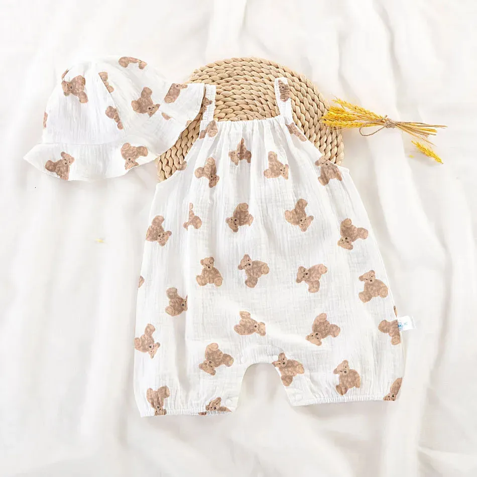 Född onepiece spädbarn sommarmuslin romper med hatt barn födelsedagsbjörn sovande baby knapp vit beige pajamas onesie 324m 240327