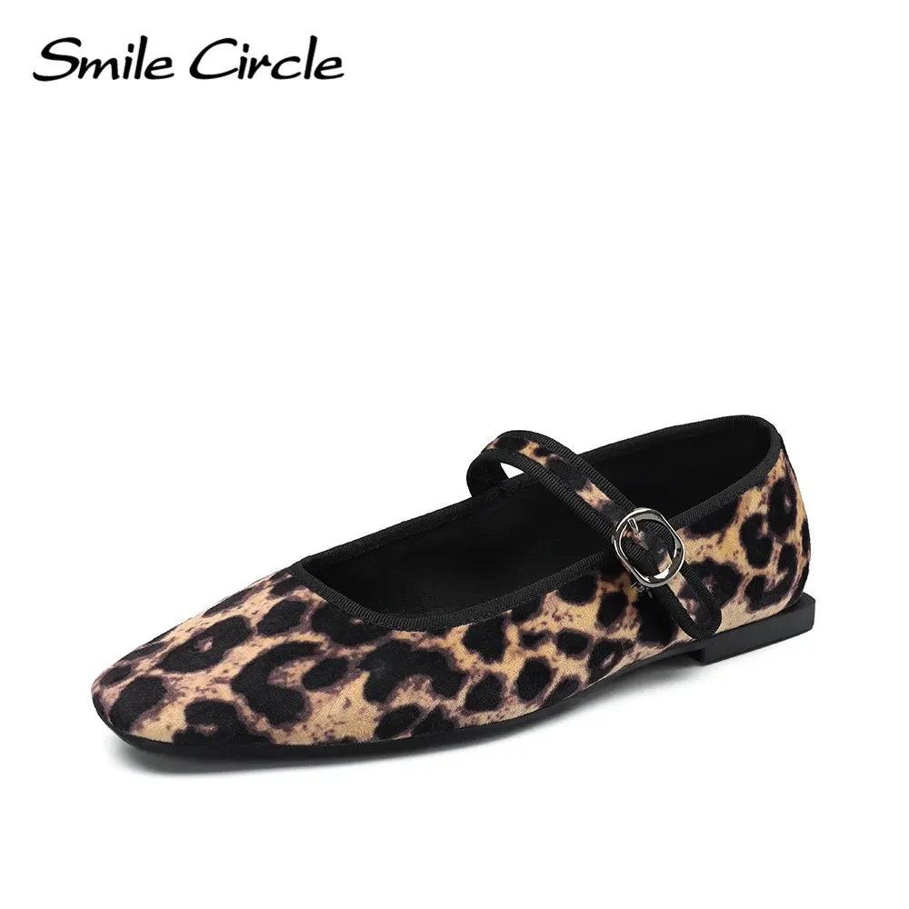 Sourire cercle velours Mary Jane ballerines femmes chaussures imprimé léopard confortable doux bout rond chaussures plates pour les femmes 240322