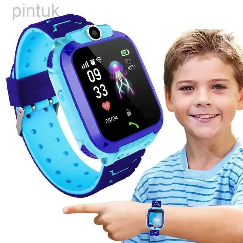 Armbandsur Kids Smart Watch SOS Smartwatch Voice Call GPS Location Photo Waterproof HD Pekskärm Kamera Watch Gift For Boys Girls 24329