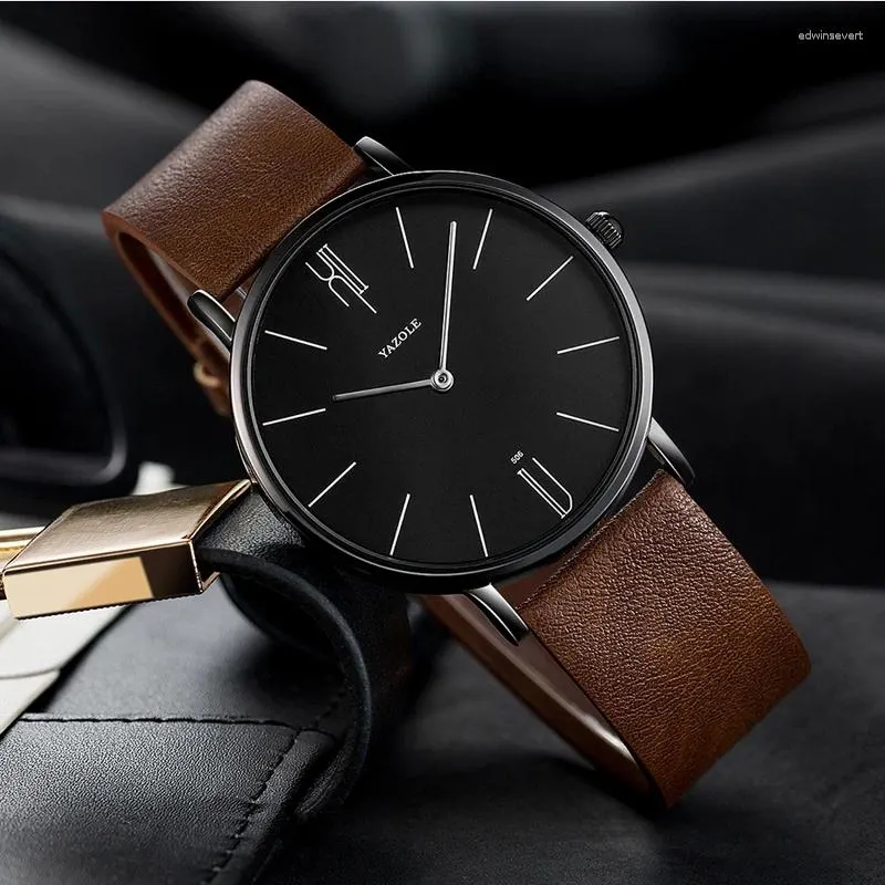 腕時計屋外の男性は本物の革のミリタリースポーツアナログQuartz wristwatch decorationビジネスマン時計カレンダーMontreHommeを見る