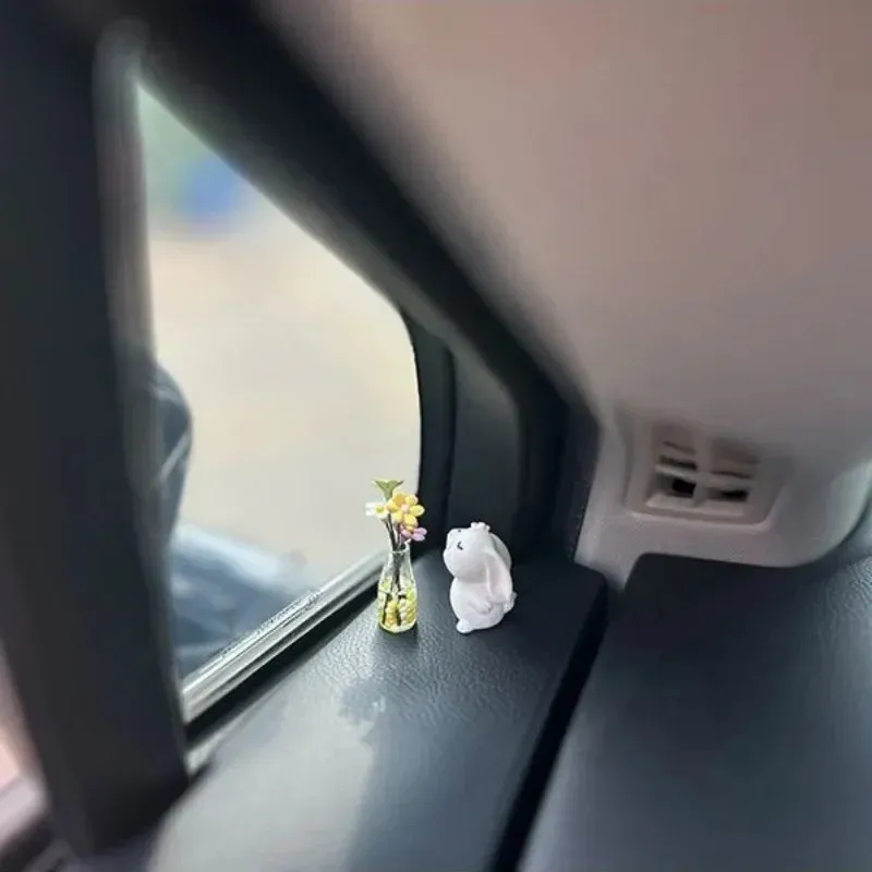 1/2 pièces Mignon Anime Décoration D'intérieur De Voiture Mini Lapin Et Auto Tableau De Bord Rétroviseur Ornements Pour Cadeaux Accessoires De Voiture