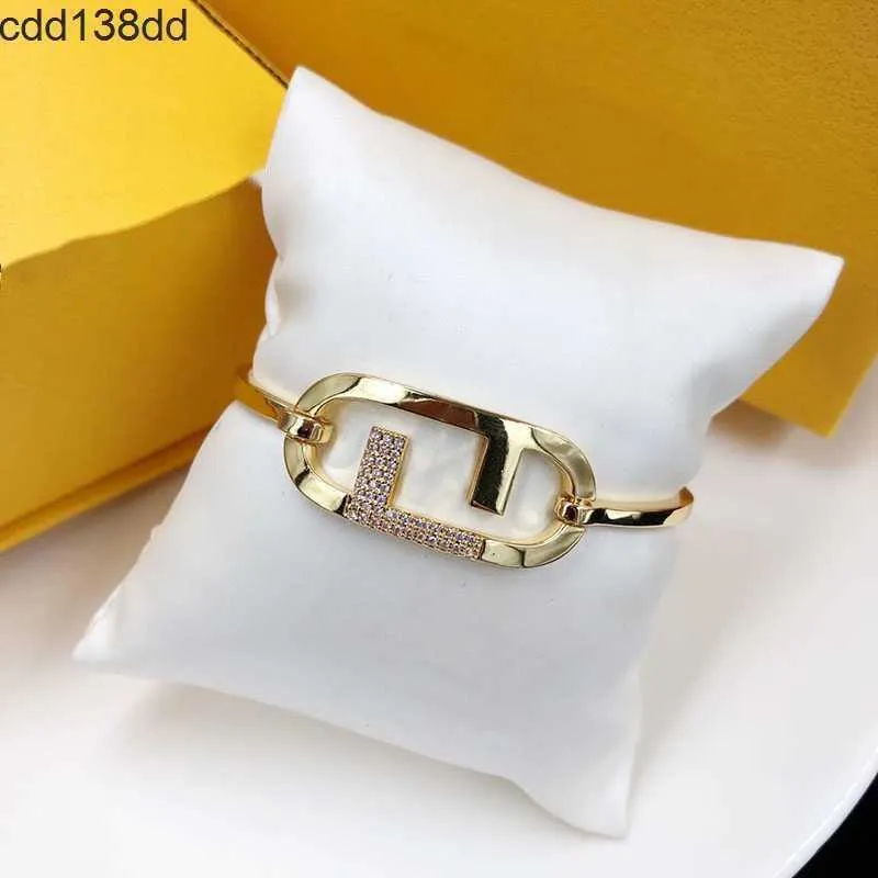 Armreifen Schmuck Designer Frauen Gold Armband Armreif Luxus Brief Diamant Männer Armbänder Edelstahl Party Retro Schmuck Armband Charme