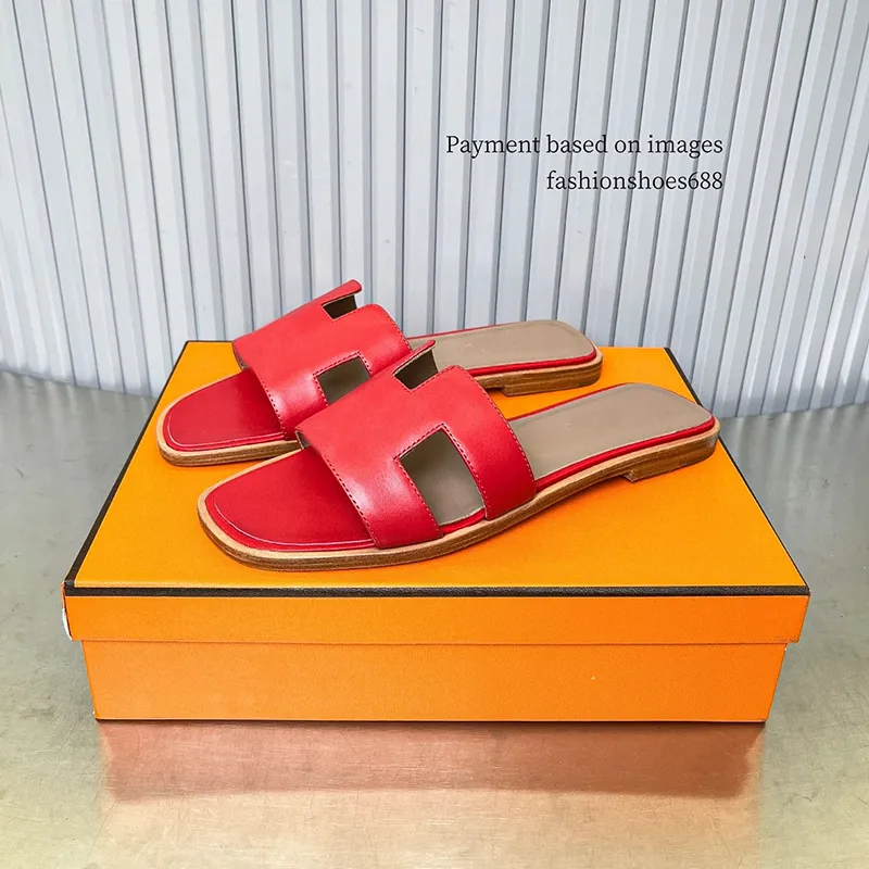 Bär externa tofflor Womens Shoes Flat Bottomed Leather Casual Beach Shoes High-End Feel 2024 Nya lyxdesigner Sandaler Sandaler och tofflor Storlekar 35-42 +Box