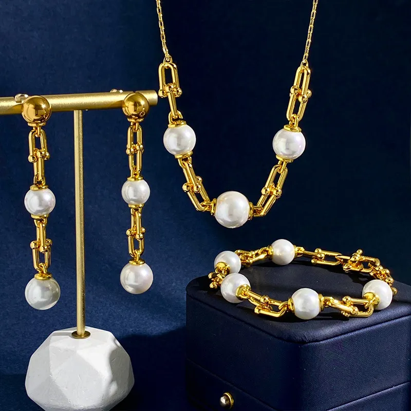豪華なブレスレットネックレスイヤリングセットファッションU字型の竹製ホースシューバックルメタルノットチェーンパールブレスレットINS CollarBone Chain Designer Jewelry for Women for
