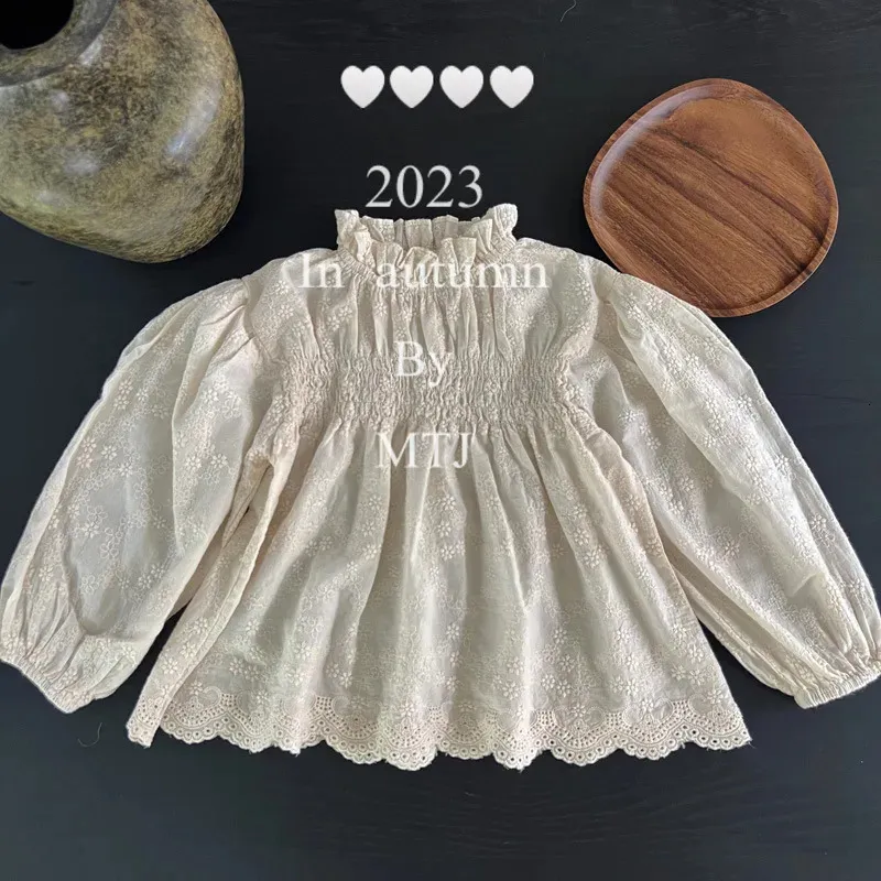 7357 Stil Koreli Kızlar Blouses Dantel Hollow Out Çiçek Gömlek Bebek Kız Giysileri Üstler Uzun Kollu Beyaz Bluz 240318