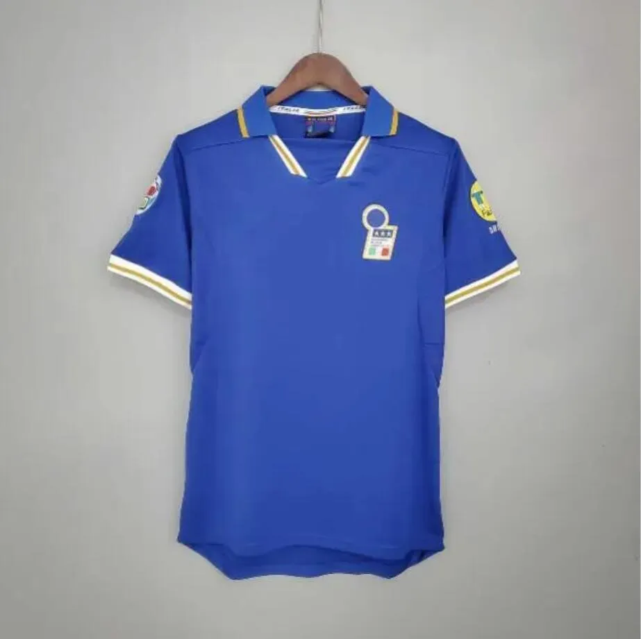 レトロイタリアサッカージャージ：象徴的な1982 2024ホーム