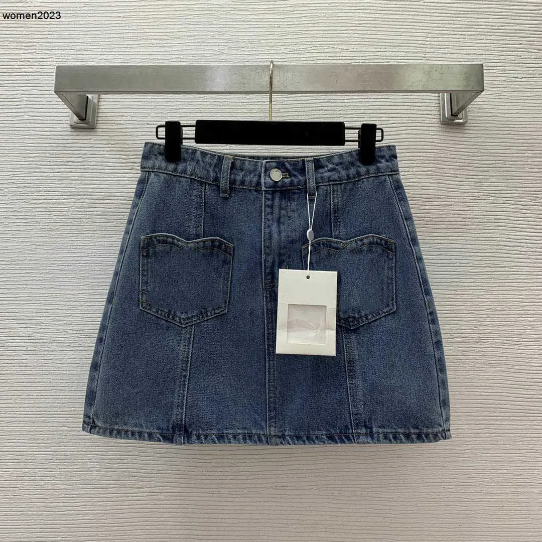 Gonna firmata Abito da donna pantaloncini di marca gonne logo della moda Estate donna denim tessuto abiti corti jeans da viaggio per vacanze da donna 29 marzo