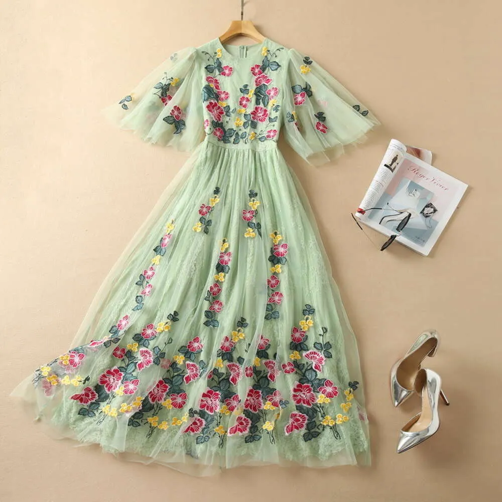 Robe de soirée en dentelle brodée à fleurs, XXL, ourlet surdimensionné, positionnement, vert, nouvelle collection printemps 2024, 657614