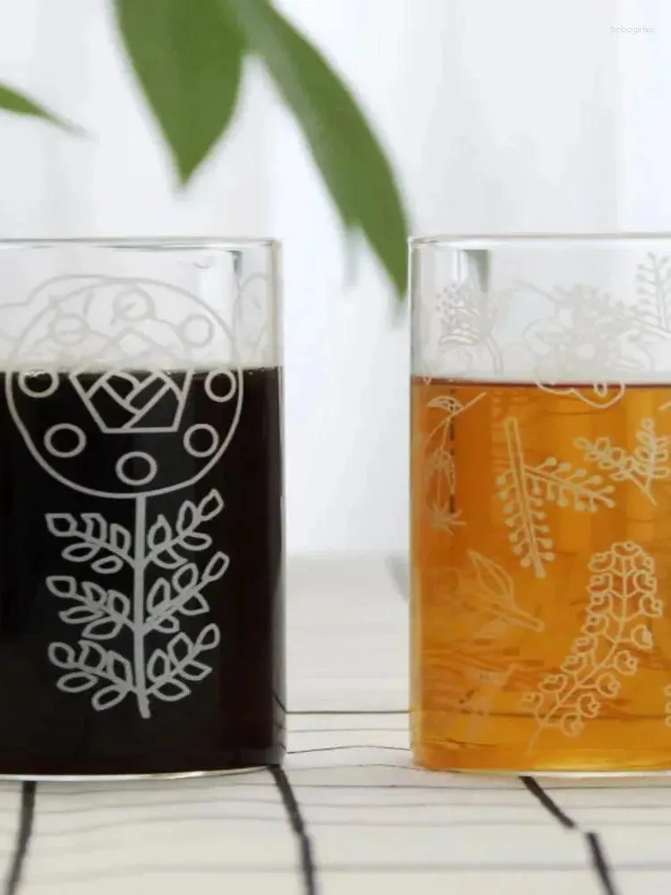 マグカップ植物トーテムは、作家の手描きパターンフォレストシリーズガラスカップジュースミルクを育てる