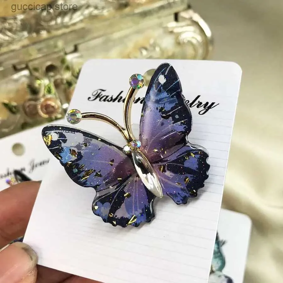 Stift broscher ny designade färgglada fjärilsbroscher för kvinnor och flickor romantiska söta bländar blommakampig brosch exklusiv smycken y240329