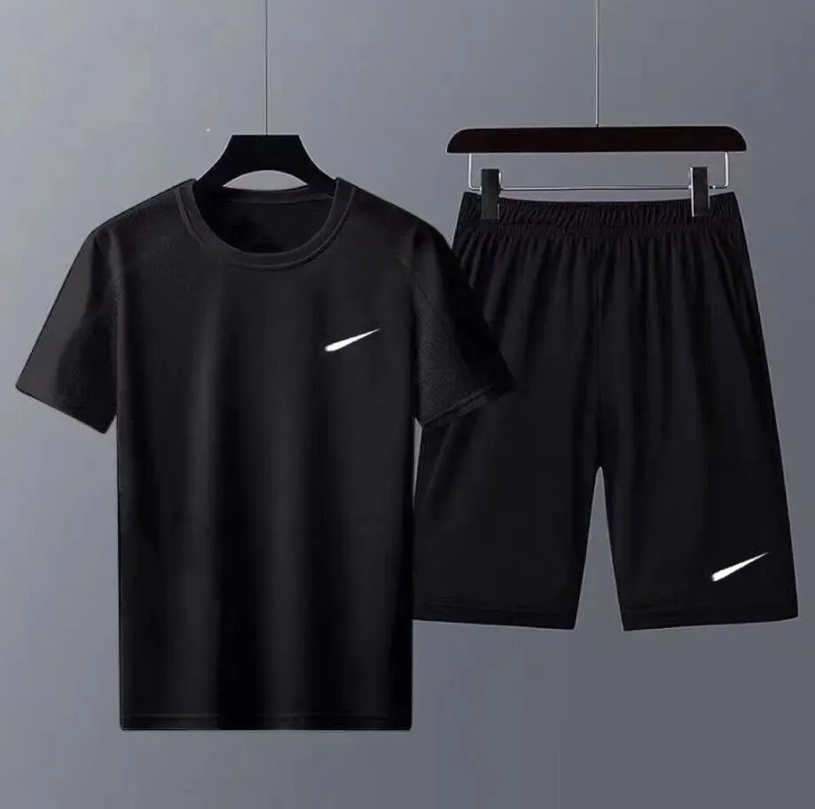 2024 nieuwe voetbal trainingspak set mannen designer t-shirt shorts sets zomer sportkleding shirts joggingbroek streetwear korte pak maat s-4xl.
