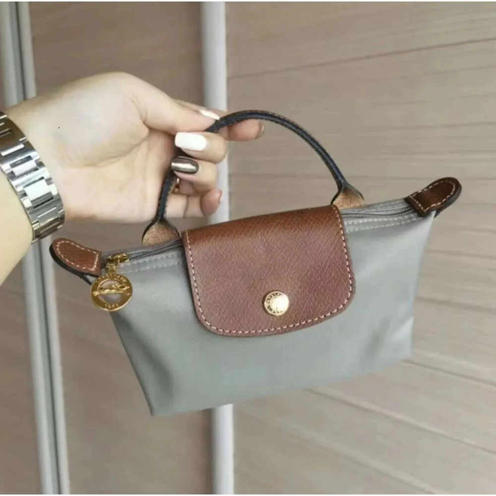2024 Yeni mini el tipi hamur tatlı çantası moda mobil çanta kadın el tipi makyaj çantası omuz kayışları ekle