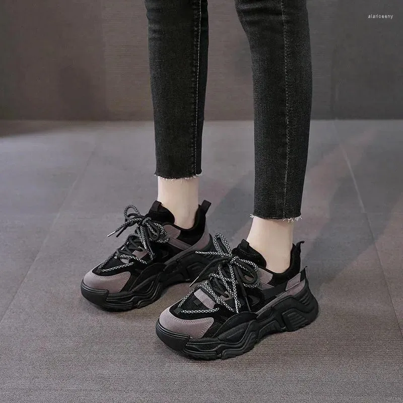 Chaussures décontractées en gros Designer Hommes Casual Mode Femme Cuir Lacets Plateforme Semelle Baskets Blanc Noir Hommes WE10042 Femmes